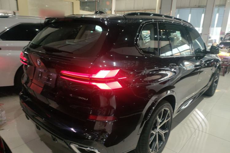 Used BMW X5 2025 Model, xDrive 30Li Prestige M Sport Night Package Exterior 5