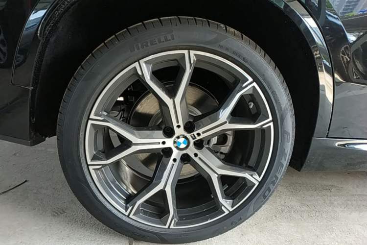 Used BMW X5 2026 Model, Facelifted xDrive 30Li Premium M Sport Night Package Exterior 5