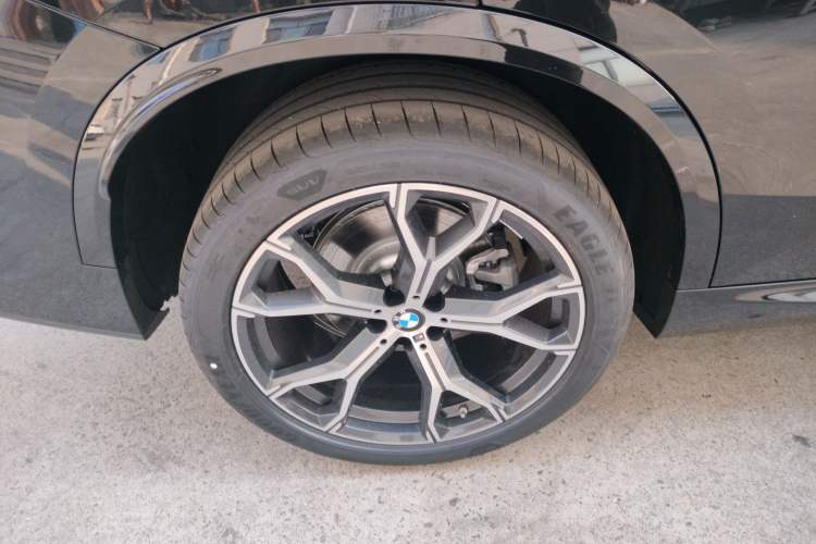 Used BMW X5 2026 Model, Facelifted xDrive 30Li Premium M Sport Night Package Exterior 5