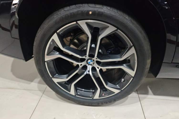 Used BMW X5 2026 Model, xDrive 40Li M Sport Night Package Exterior 5