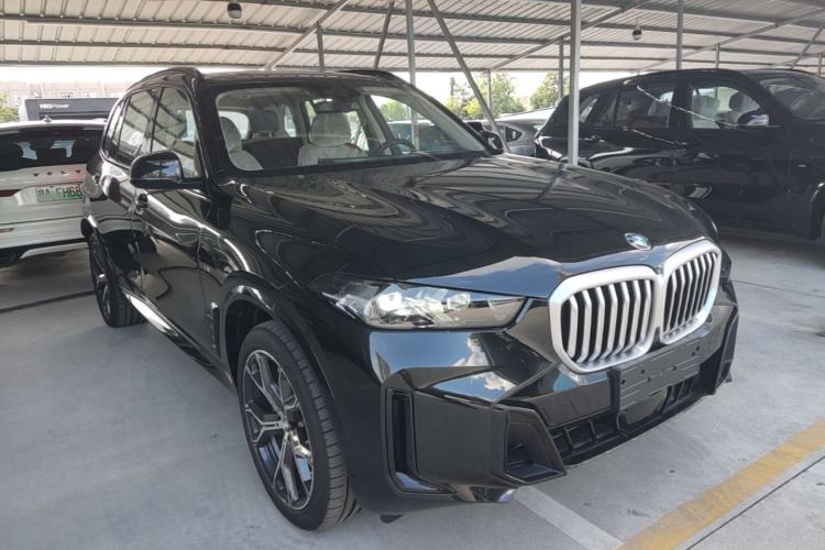 Used BMW X5 2026 Model, Facelifted xDrive 30Li Premium M Sport Night Package Front Right 45 Deg