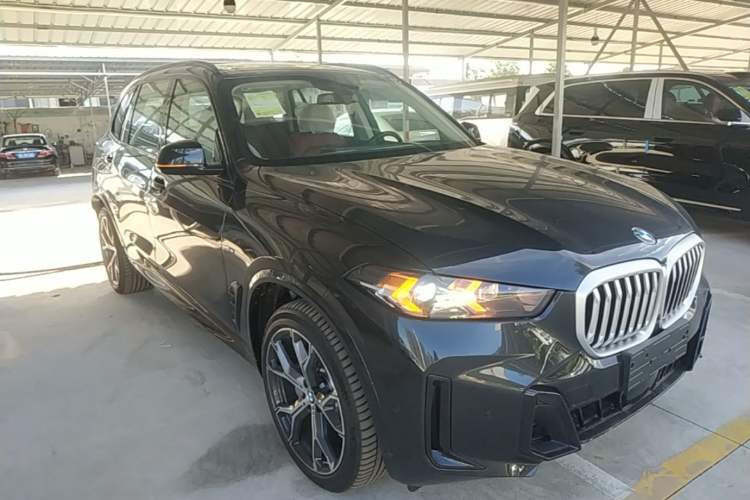 Used BMW X5 2026 Model, Facelifted xDrive 30Li Premium M Sport Night Package Front Right 45 Deg