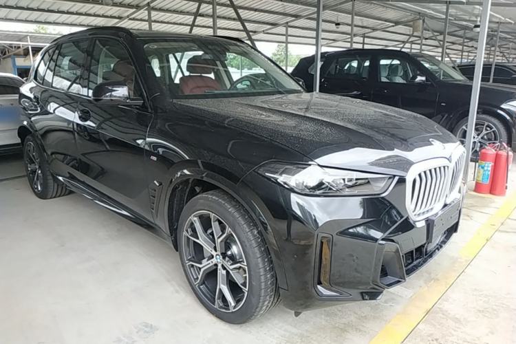 Used BMW X5 2026 Model, Facelifted xDrive 30Li Premium M Sport Night Package Front Right 45 Deg