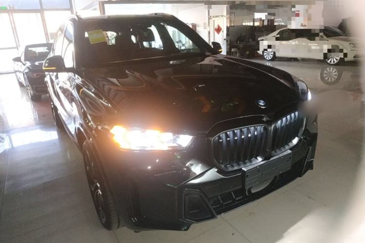 Used BMW X5 2026 Model, xDrive 40Li M Sport Night Package Front Right 45 Deg