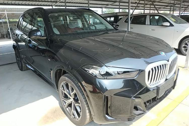 Used BMW X5 2026 Model, Facelifted xDrive 30Li Premium M Sport Night Package Front Right 45 Deg