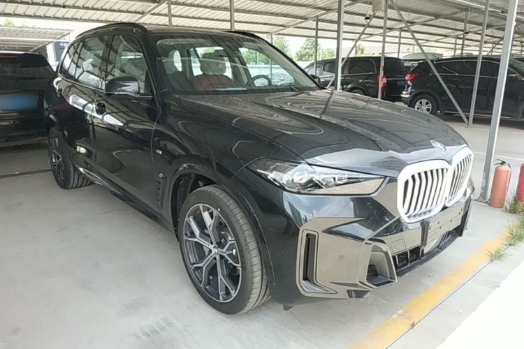 Used BMW X5 2026 Model, Facelifted xDrive 30Li Premium M Sport Night Package Front Right 45 Deg