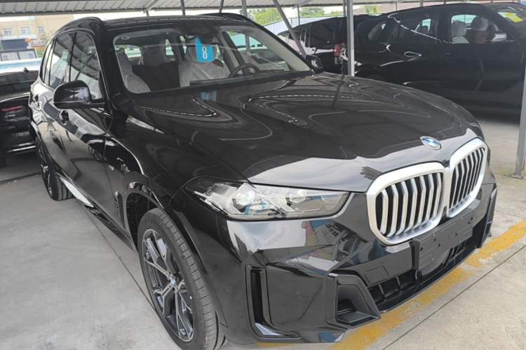 Used BMW X5 2026 Model, Facelifted xDrive 30Li Premium M Sport Night Package Front Right 45 Deg