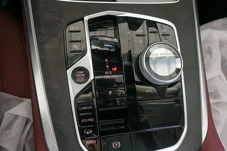 Used BMW X5 2026 Model, Facelifted xDrive 30Li Premium M Sport Night Package Gear Lever