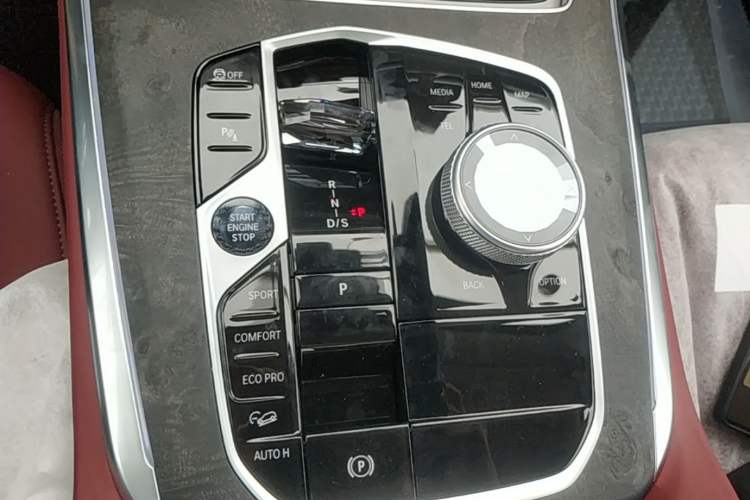 Used BMW X5 2026 Model, Facelifted xDrive 30Li Premium M Sport Night Package Gear Lever