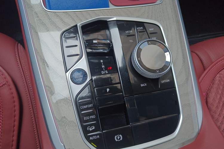 Used BMW X5 2026 Model, Facelifted xDrive 40Li M Sport Night Package Gear Lever