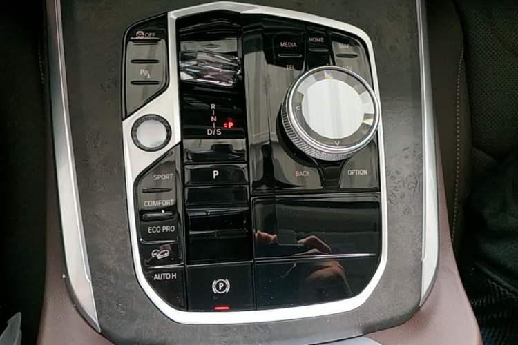 Used BMW X5 2026 Model, Facelifted xDrive 30Li Premium M Sport Night Package Gear Lever