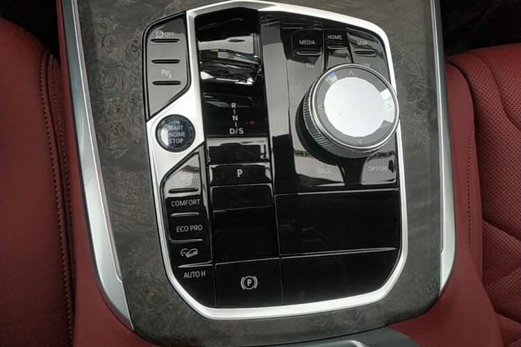 Used BMW X5 2026 Model, Facelifted xDrive 30Li Premium M Sport Night Package Gear Lever