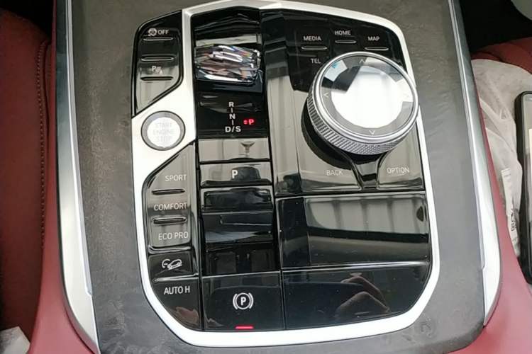 Used BMW X5 2026 Model, Facelifted xDrive 30Li Premium M Sport Night Package Gear Lever