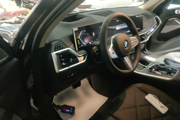 Used BMW X5 2025 Model, xDrive 30Li Prestige M Sport Night Package Interior 3