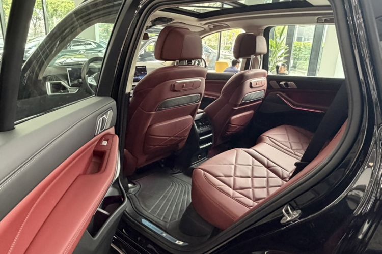 Used BMW X5 2026 Model, Facelifted xDrive 30Li Premium M Sport Night Package Interior 3