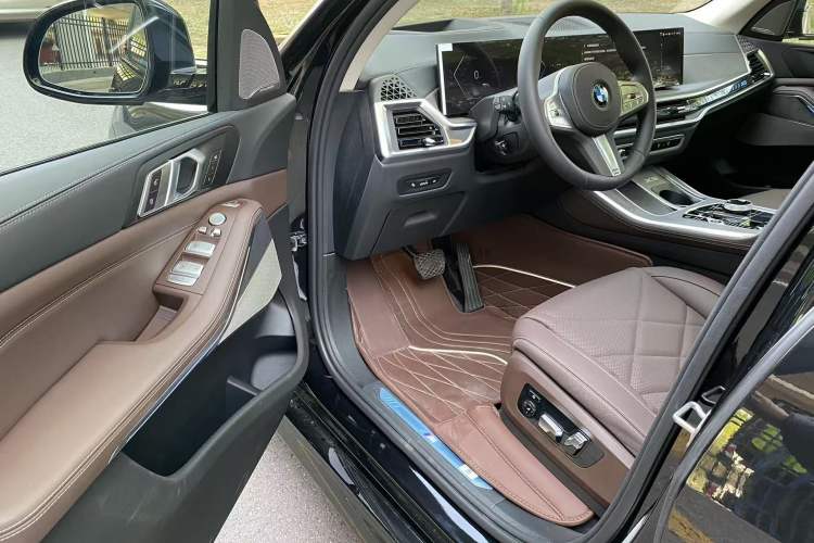 Used BMW X5 2026 Model, xDrive 30Li Prestige M Sport Night Package Interior 9