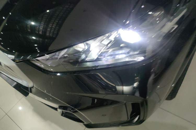Used BMW X5 2025 Model, xDrive 30Li Prestige M Sport Night Package Left Front Headlight