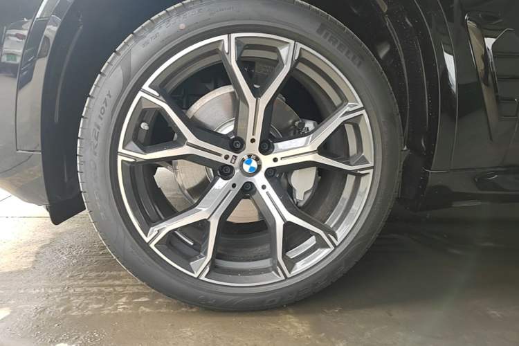 Used BMW X5 2026 Model, xDrive 30Li Prestige M Sport Night Package Left Front Wheel Hub