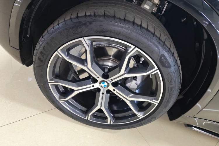 Used BMW X5 2026 Model, xDrive 30Li Prestige M Sport Night Package Left Front Wheel Hub