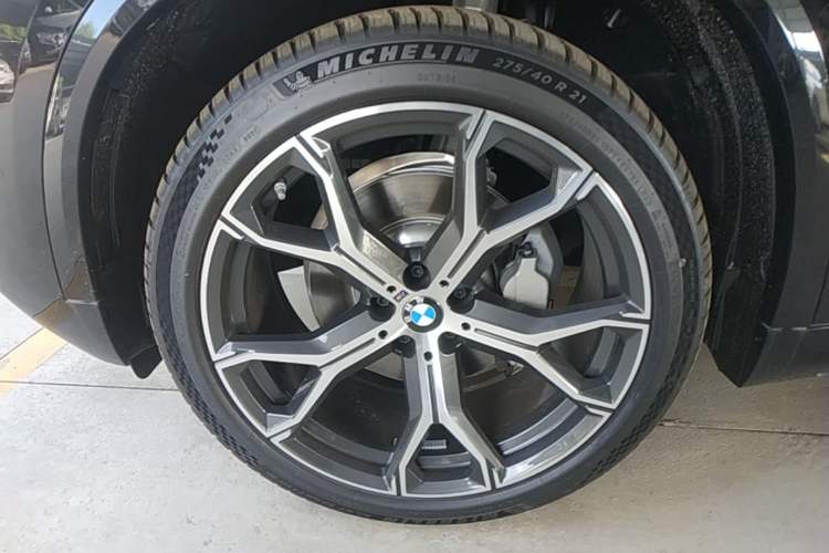 Used BMW X5 2026 Model, Facelifted xDrive 30Li Premium M Sport Night Package Left Front Wheel Hub