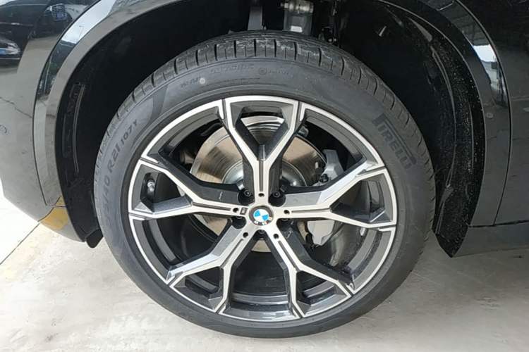 Used BMW X5 2026 Model, Facelifted xDrive 30Li Premium M Sport Night Package Left Front Wheel Hub