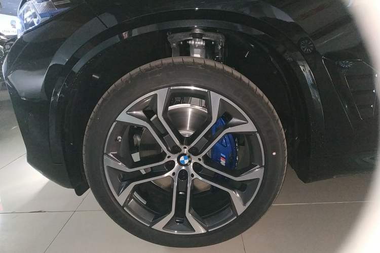 Used BMW X5 2026 Model, xDrive 40Li M Sport Night Package Left Front Wheel Hub