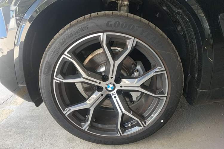 Used BMW X5 2026 Model, Facelifted xDrive 30Li Premium M Sport Night Package Left Front Wheel Hub