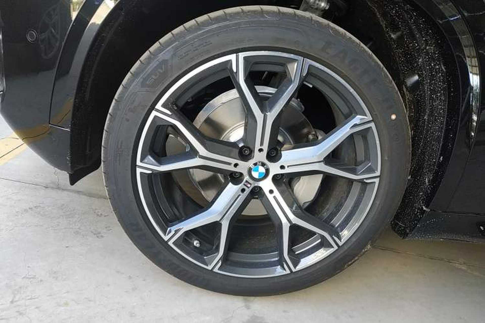 Used BMW X5 2025 Model, xDrive 30Li Prestige M Sport Night Package Left Front Wheel Hub