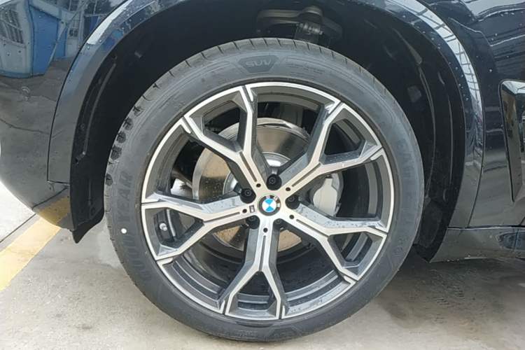 Used BMW X5 2026 Model, Facelifted xDrive 30Li Premium M Sport Night Package Left Front Wheel Hub