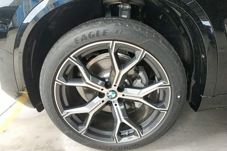 Used BMW X5 2026 Model, Facelifted xDrive 30Li Premium M Sport Night Package Left Front Wheel Hub