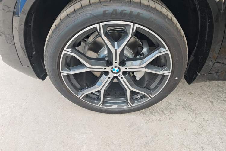 Used BMW X5 2026 Model, xDrive 30Li Prestige M Sport Night Package Left Front Wheel Hub