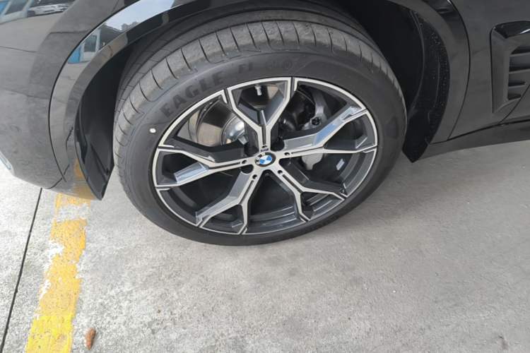 Used BMW X5 2026 Model, Facelifted xDrive 30Li Premium M Sport Night Package Left Front Wheel Hub