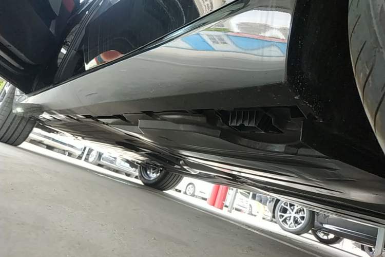 Used BMW X5 2026 Model, Facelifted xDrive 30Li Premium M Sport Night Package Left Side Sill