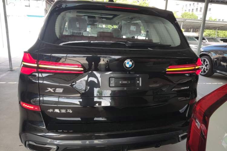 Used BMW X5 2026 Model, Facelifted xDrive 30Li Premium M Sport Night Package Rear