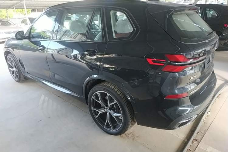 Used BMW X5 2026 Model, Facelifted xDrive 30Li Premium M Sport Night Package Rear Left 45 Deg