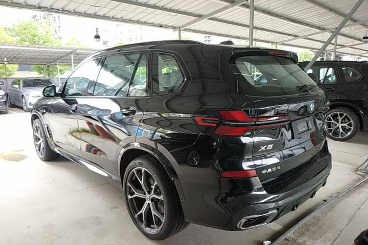 Used BMW X5 2026 Model, Facelifted xDrive 30Li Premium M Sport Night Package Rear Left 45 Deg