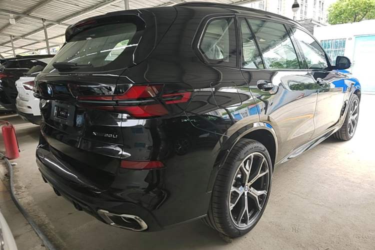 Used BMW X5 2026 Model, xDrive 30Li Prestige M Sport Night Package Rear Right 45 Deg
