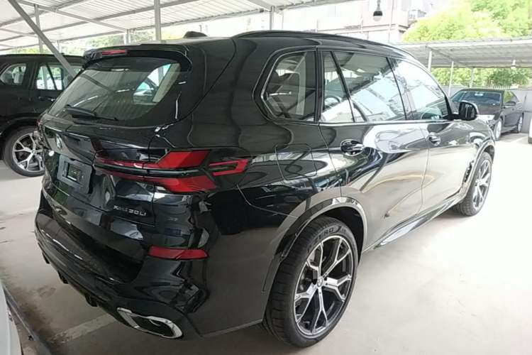 Used BMW X5 2026 Model, Facelifted xDrive 30Li Premium M Sport Night Package Rear Right 45 Deg