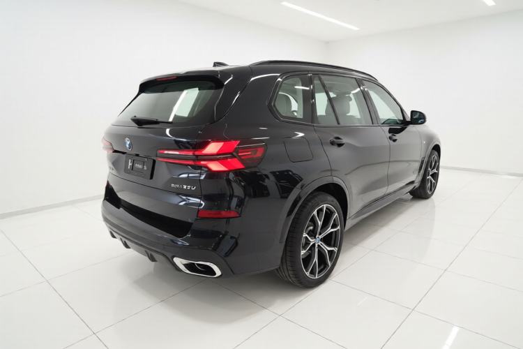 Used BMW X5 2026 Model, Facelifted xDrive 30Li Premium M Sport Night Package Rear Right 45 Deg