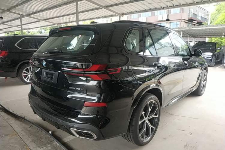 Used BMW X5 2026 Model, Facelifted xDrive 30Li Premium M Sport Night Package Rear Right 45 Deg