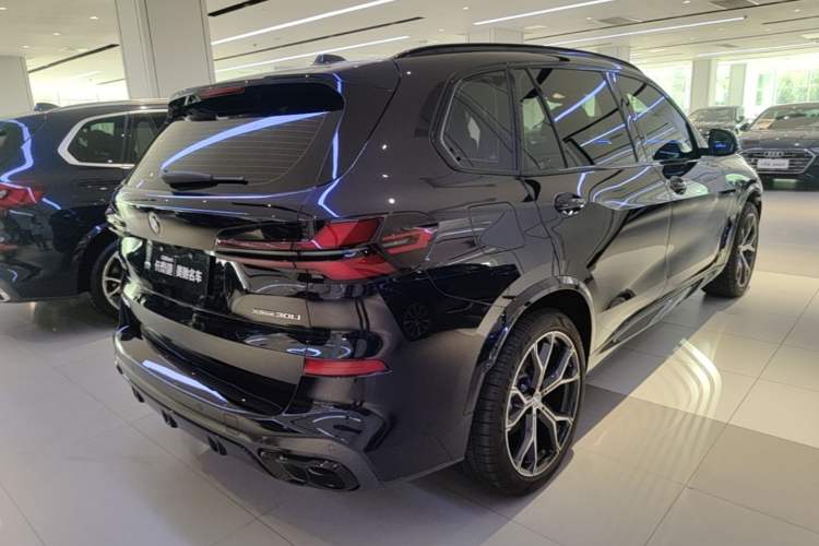 Used BMW X5 2026 Model, xDrive 30Li Prestige M Sport Night Package Rear Right 45 Deg