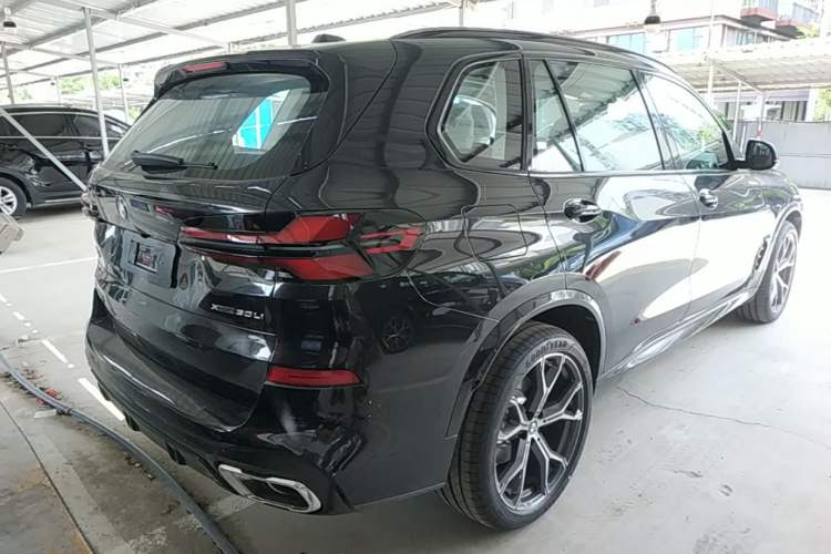 Used BMW X5 2026 Model, Facelifted xDrive 30Li Premium M Sport Night Package Rear Right 45 Deg