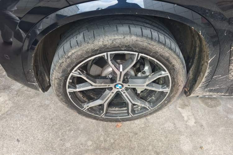 Used BMW X5 2026 Model, Facelifted xDrive 30Li Premium M Sport Night Package Right Front Wheel Hub