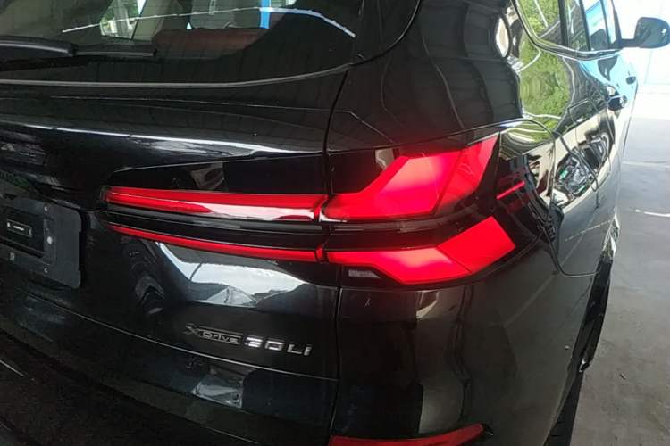 Used BMW X5 2026 Model, Facelifted xDrive 30Li Premium M Sport Night Package Right Rear Taillight