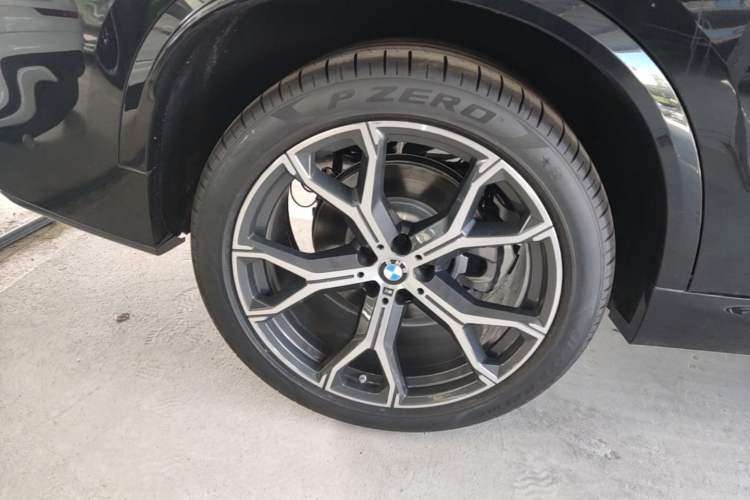 Used BMW X5 2026 Model, Facelifted xDrive 30Li Premium M Sport Night Package Right Rear Wheel Hub