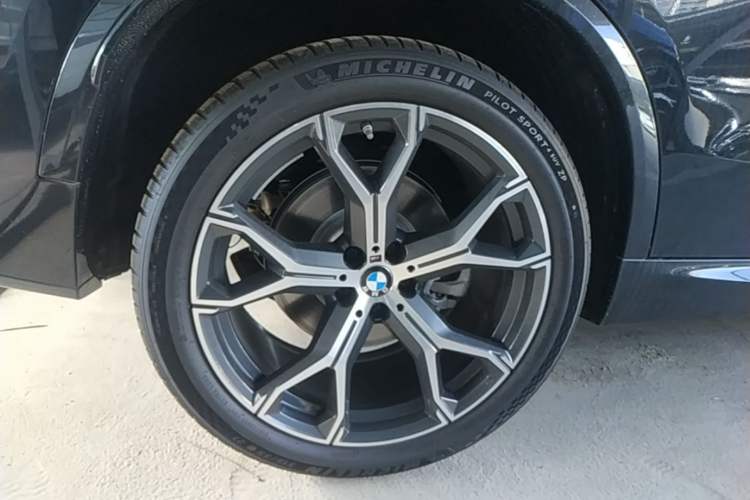 Used BMW X5 2026 Model, Facelifted xDrive 30Li Premium M Sport Night Package Right Rear Wheel Hub