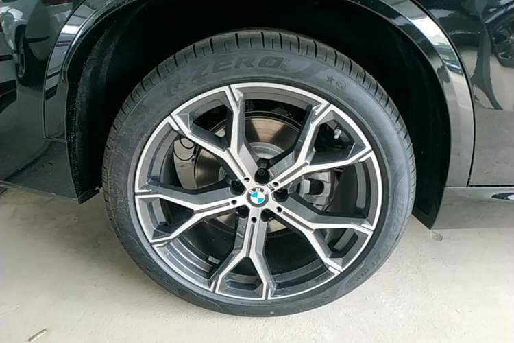 Used BMW X5 2026 Model, Facelifted xDrive 30Li Premium M Sport Night Package Right Rear Wheel Hub