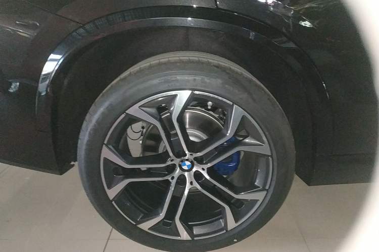 Used BMW X5 2026 Model, xDrive 40Li M Sport Night Package Right Rear Wheel Hub