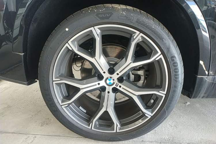 Used BMW X5 2026 Model, Facelifted xDrive 30Li Premium M Sport Night Package Right Rear Wheel Hub