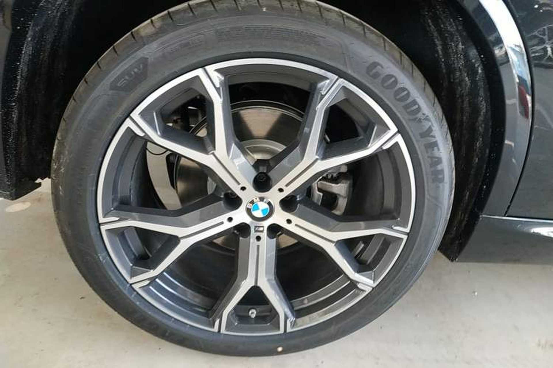 Used BMW X5 2025 Model, xDrive 30Li Prestige M Sport Night Package Right Rear Wheel Hub